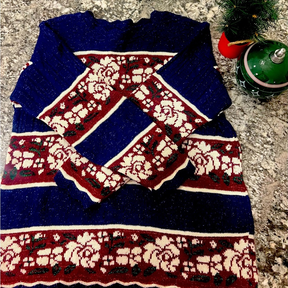 Blue, Red, and White Christmas Sweater 🎄 (fits like a large)